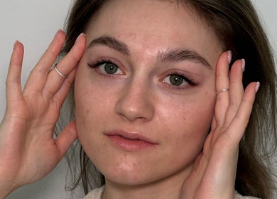 Modelka prezentująca efekt przedłużania rzęs w Ansty Lashes Przedłużanie rzęs Eyelash, Warszawa.