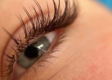 Zbliżenie rzęs w Ansty Lashes Przedłużanie rzęs Eyelash, Warszawa, Województwo Mazowieckie, PL.