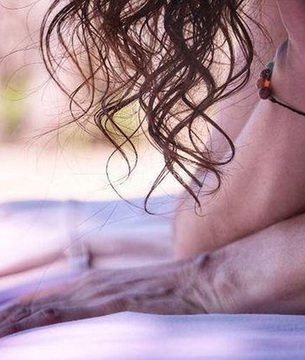 Massage relaxant chez Jessica Provost à Montréal, Québec, CA offrant détente et bien-être ultime.