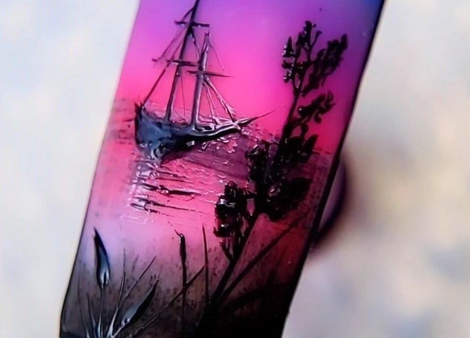 Design d'ongles bateau et coucher de soleil chez Patou Nails, Saint-barthélemy, Auvergne-rhône-alpes, FR.