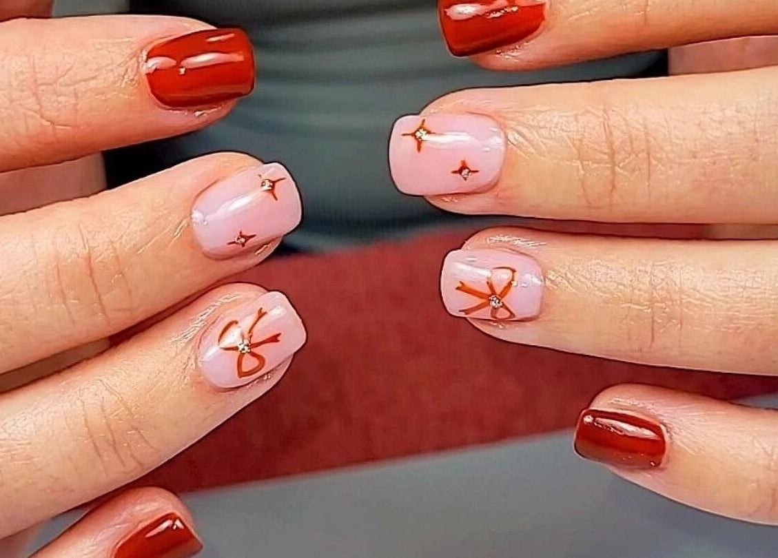 Design d'ongles rouges et roses à Patou Nails, Saint-barthélemy, Auvergne-rhône-alpes, FR.