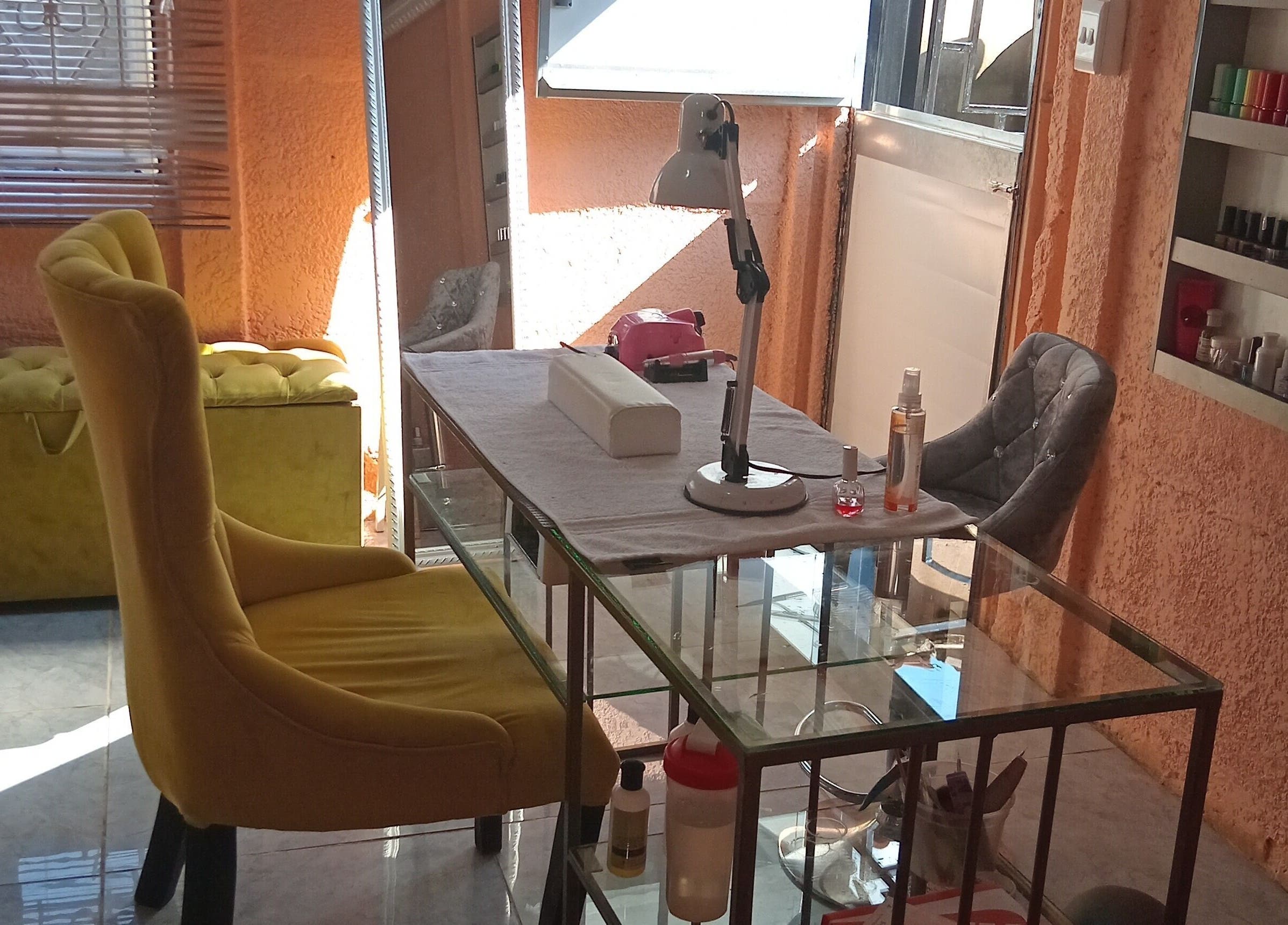 Imbewuenhle Beautology nail station with comfortable chairs in Benoni, Gauteng, ZA for a relaxing treatment.