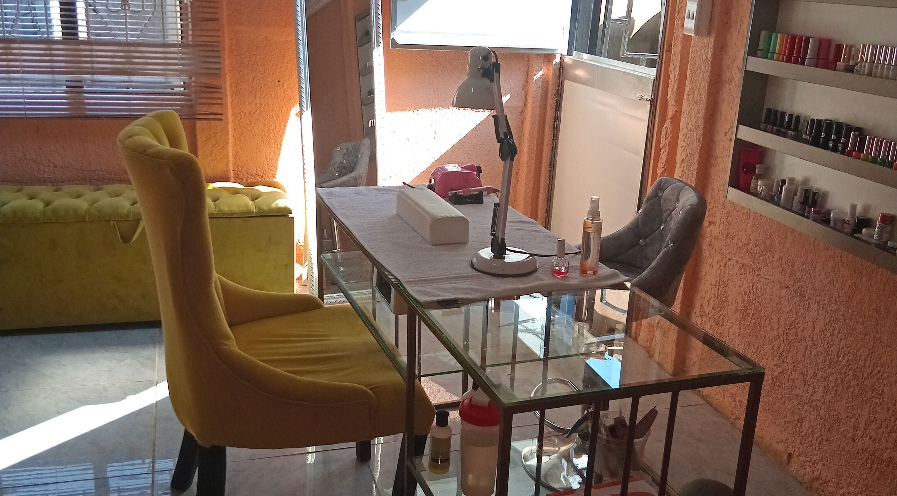 Imbewuenhle Beautology nail station with comfortable chairs in Benoni, Gauteng, ZA for a relaxing treatment.