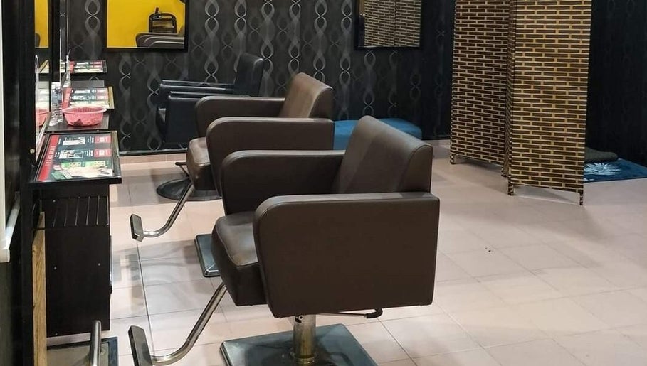Modern salon chairs at Nur Hair Salon Muslimah Jitra, offering comfort and style in Jitra, Kedah, MY.