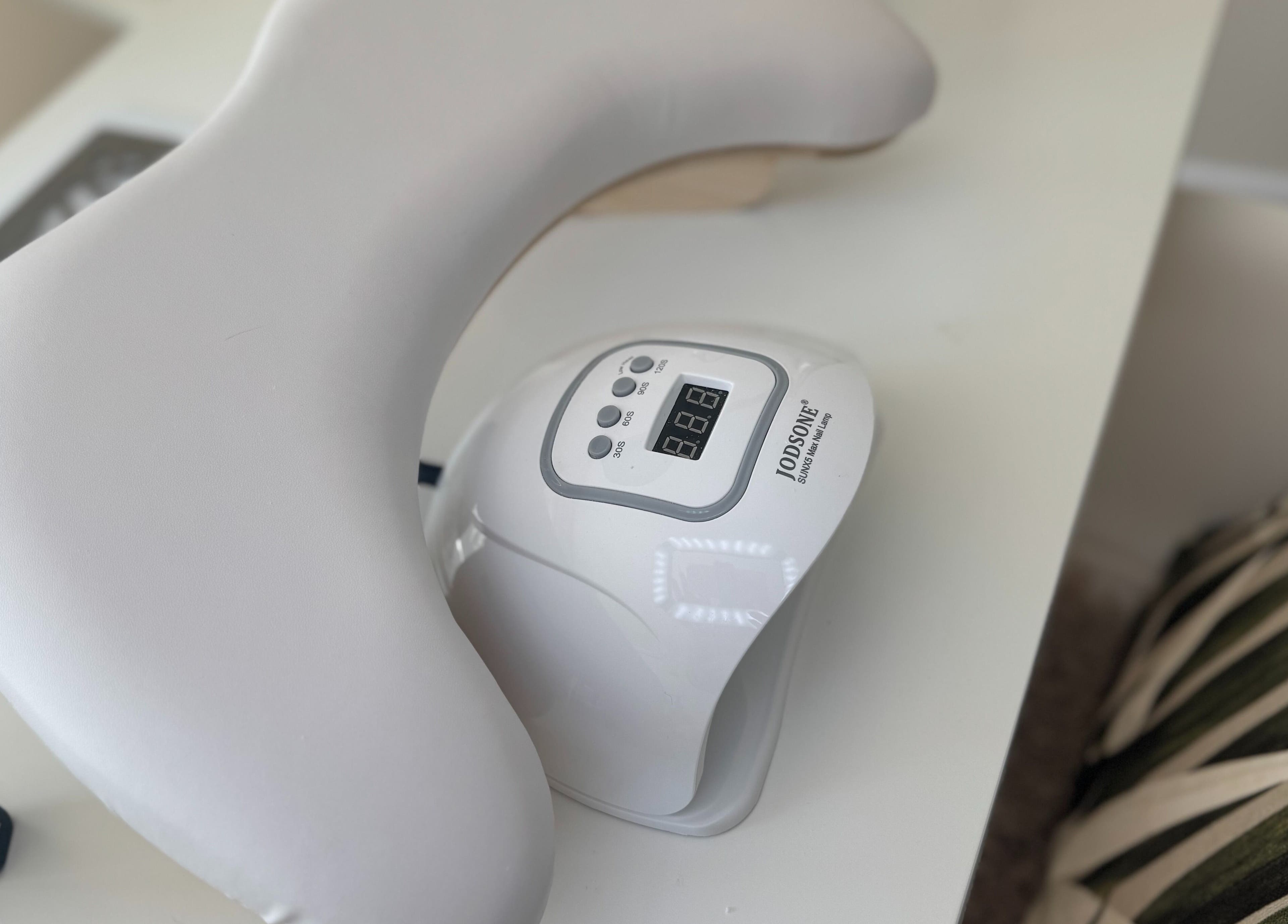 Équipement de manucure à La Maison Manucure by Lili, Saint-colomban, Québec, CA.