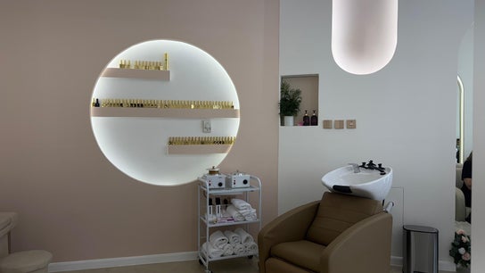 Mountaha aljamal salon