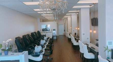 Crystal Nail Bar