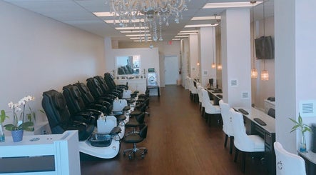 Crystal Nail Bar