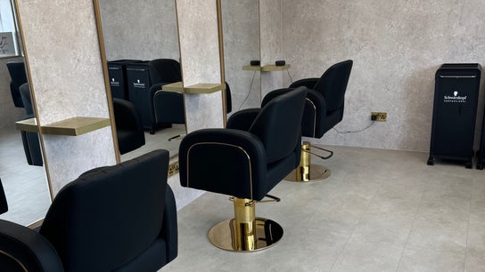 Soléa Salon-Caitlin