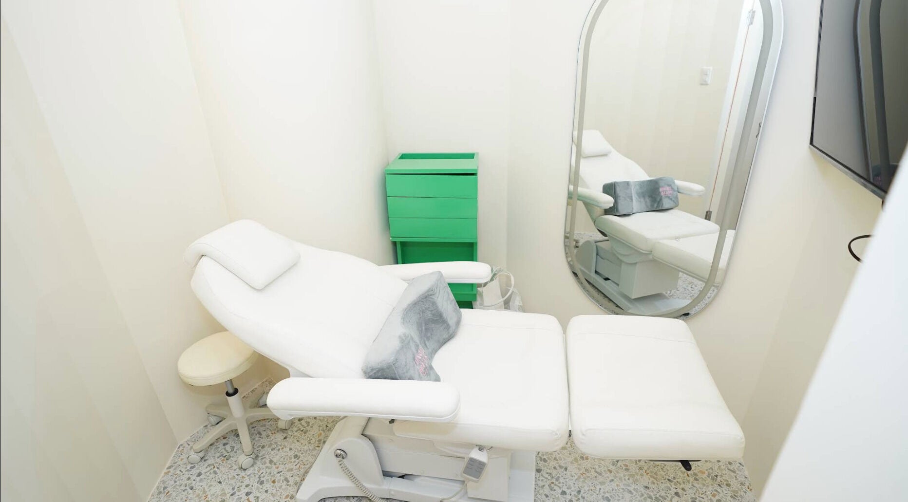 Comfortable treatment room at Lunch Break Beauty, Makati, Metro Manila, PH with a white reclining chair and mirror.