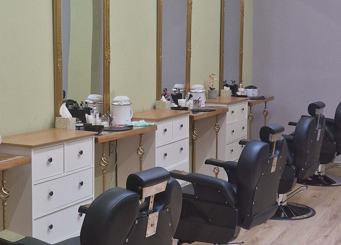 Stylish salon chairs and beauty stations at Lia Brow Bar, Newcastle upon Tyne, England, GB.