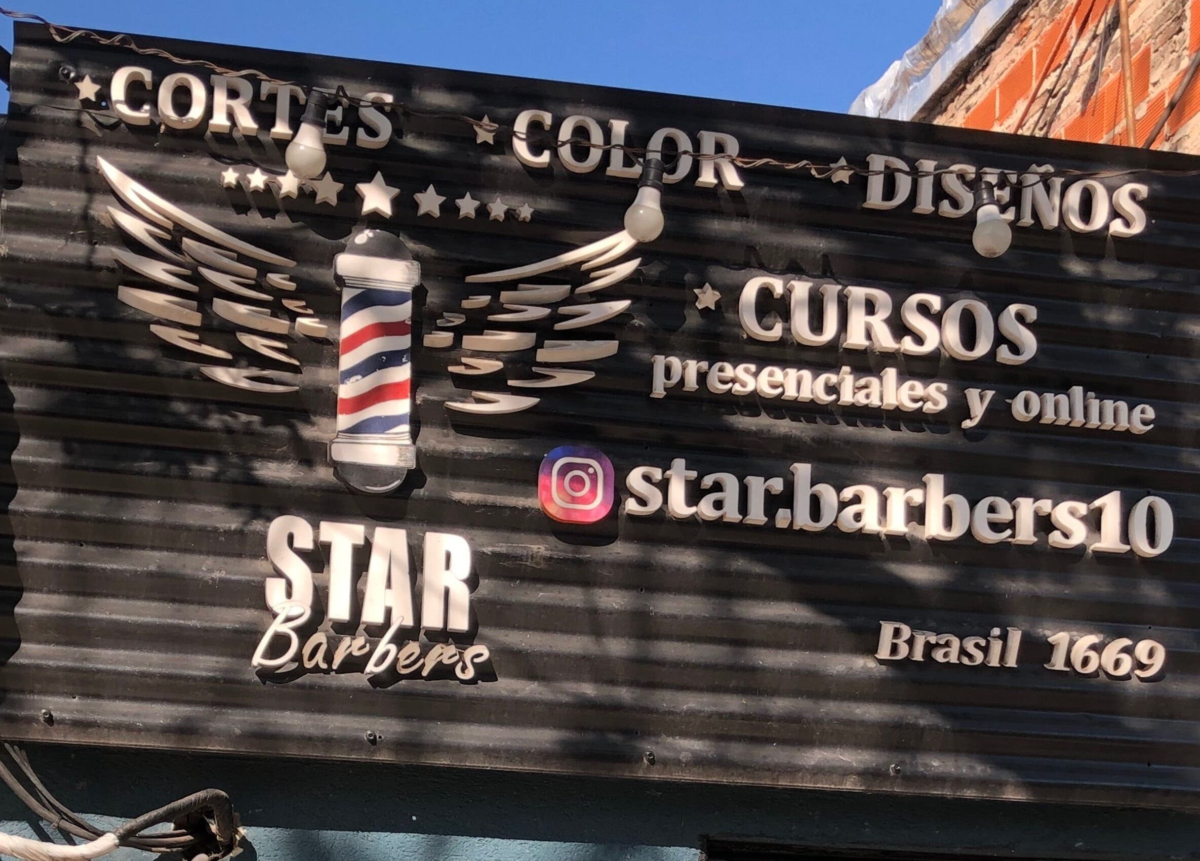 Cartel de ⭐️💈Star Barbers⭐️💈 en Rosario, Santa Fe, AR mostrando servicios y redes sociales.