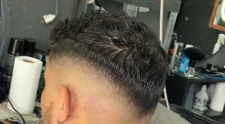 Star Barbers “1” image 3