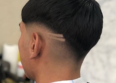Corte de pelo moderno en Star barbers “2”, Rosario, Santa Fe, AR. Detalles precisos y estilo contemporáneo.