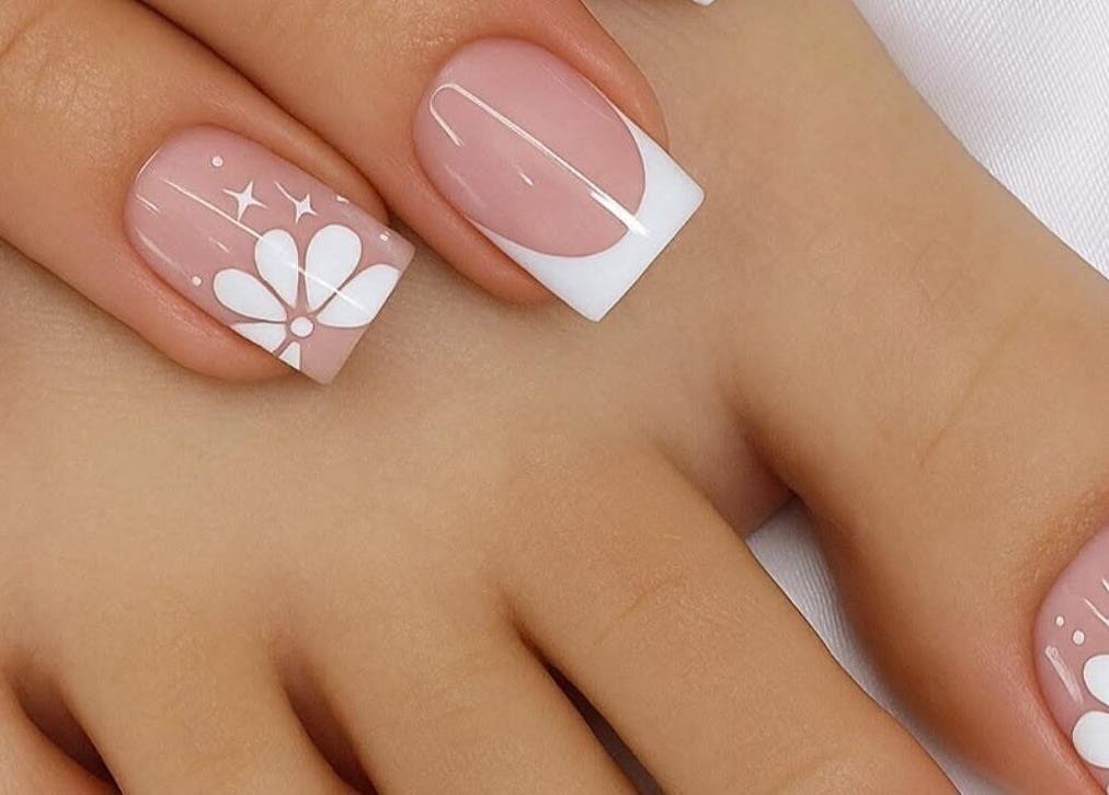 Arte floral en uñas de Muzzo’Nails &CompanyBV, El Tablero, Canarias, ES.