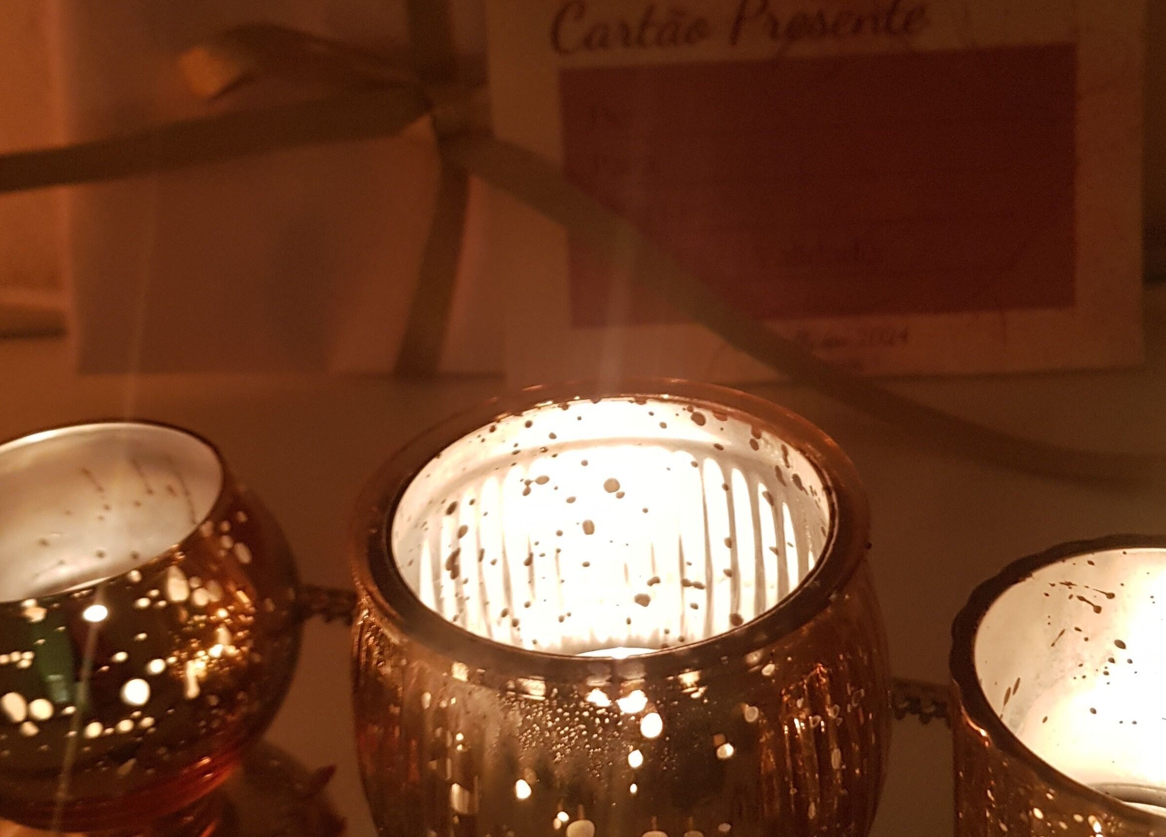 Velas decorativas criam um ambiente relaxante no ButterFlySpa, Caldelas, Braga, PT.