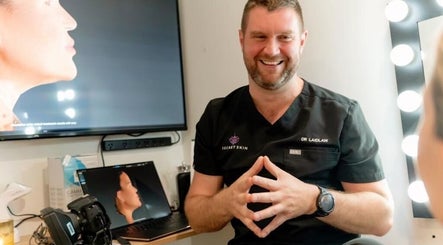 Dr Rob Tamworth Cosmetic Doctor billede 2