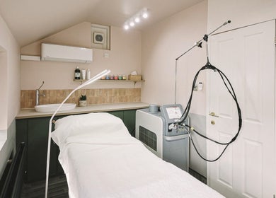 Cozy treatment room at Cecily Skin Clinic & Koha Aesthetics, Berkhamsted, England, GB featuring modern equipment.