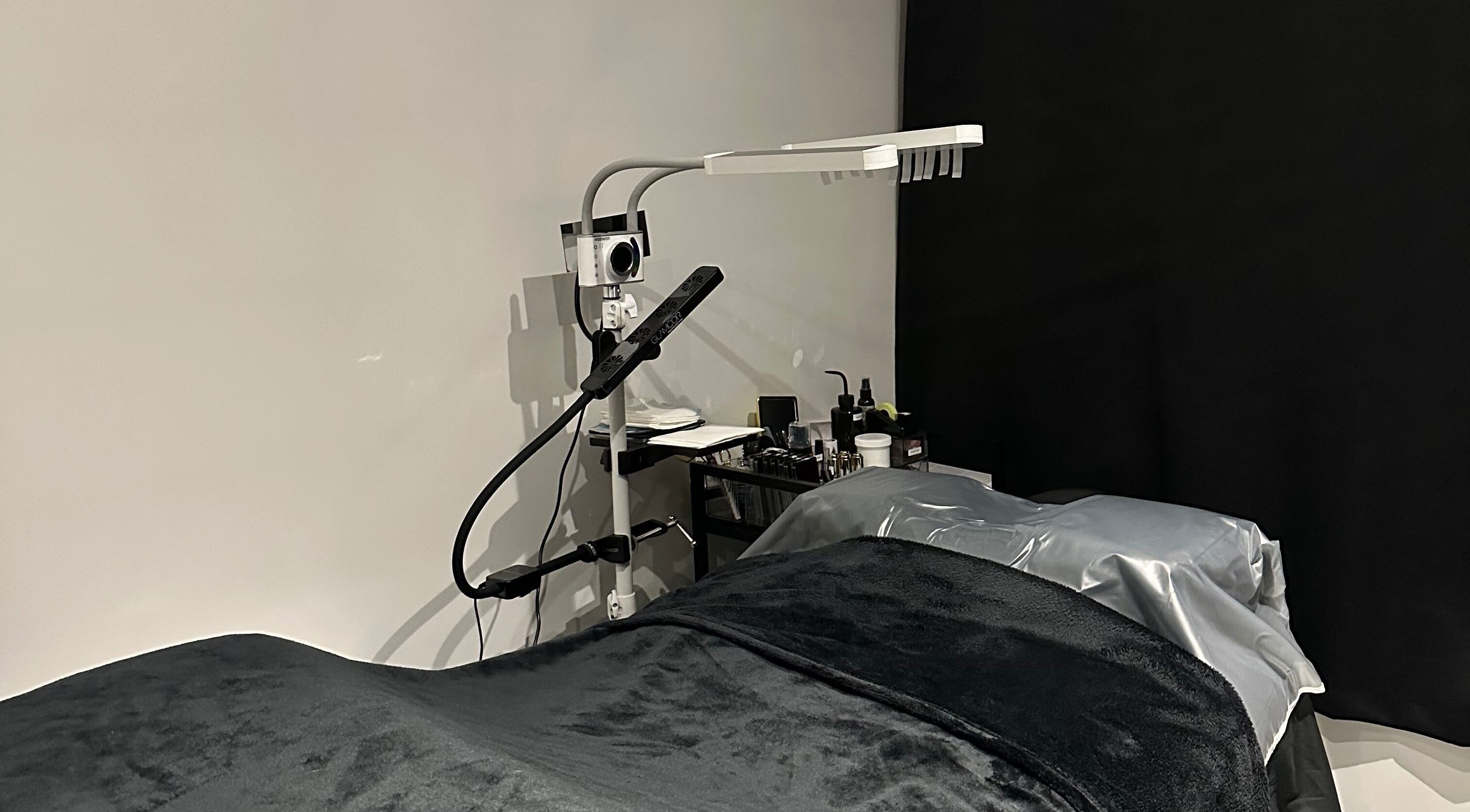 Tranquil lash treatment room at Lash Me, Hounslow, England, GB with cozy bed and professional lighting.