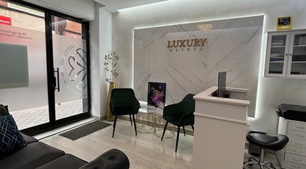 LUXURY CLINIC MEDICINA ESTETICA ESPECIALIZADA