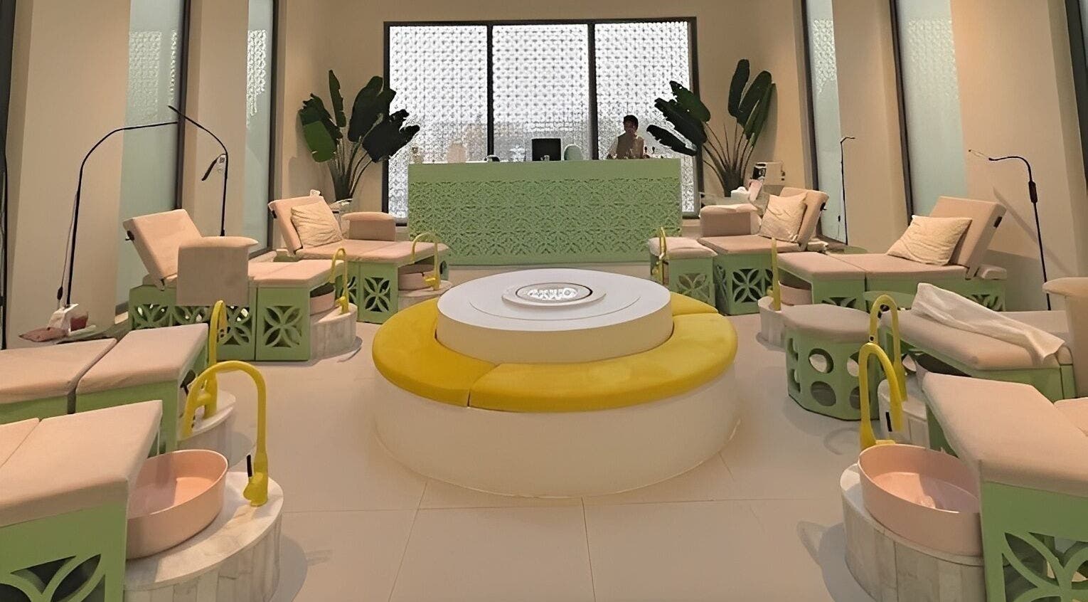 Kynder Salon's elegant spa lounge with plush seating in الرياض, منطقة الرياض, SA.