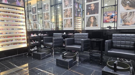 Top Style Ladies Saloon, bilde 3