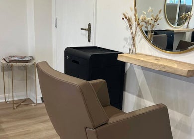 Cozy seating at Esthétic Hair in Peacehaven, England, GB with mirror and decor for a tranquil atmosphere.