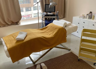 Relaxation room at Wellness Palace in Casablanca, Casablanca-settat, MA, featuring a cozy treatment table.