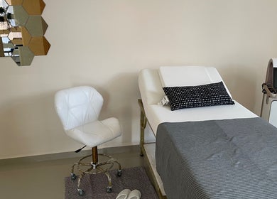 Spa room at Wellness Palace, Casablanca, Casablanca-settat, MA, featuring a treatment bed and modern decor.