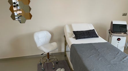 Spa room at Wellness Palace, Casablanca, Casablanca-settat, MA, featuring a treatment bed and modern decor.