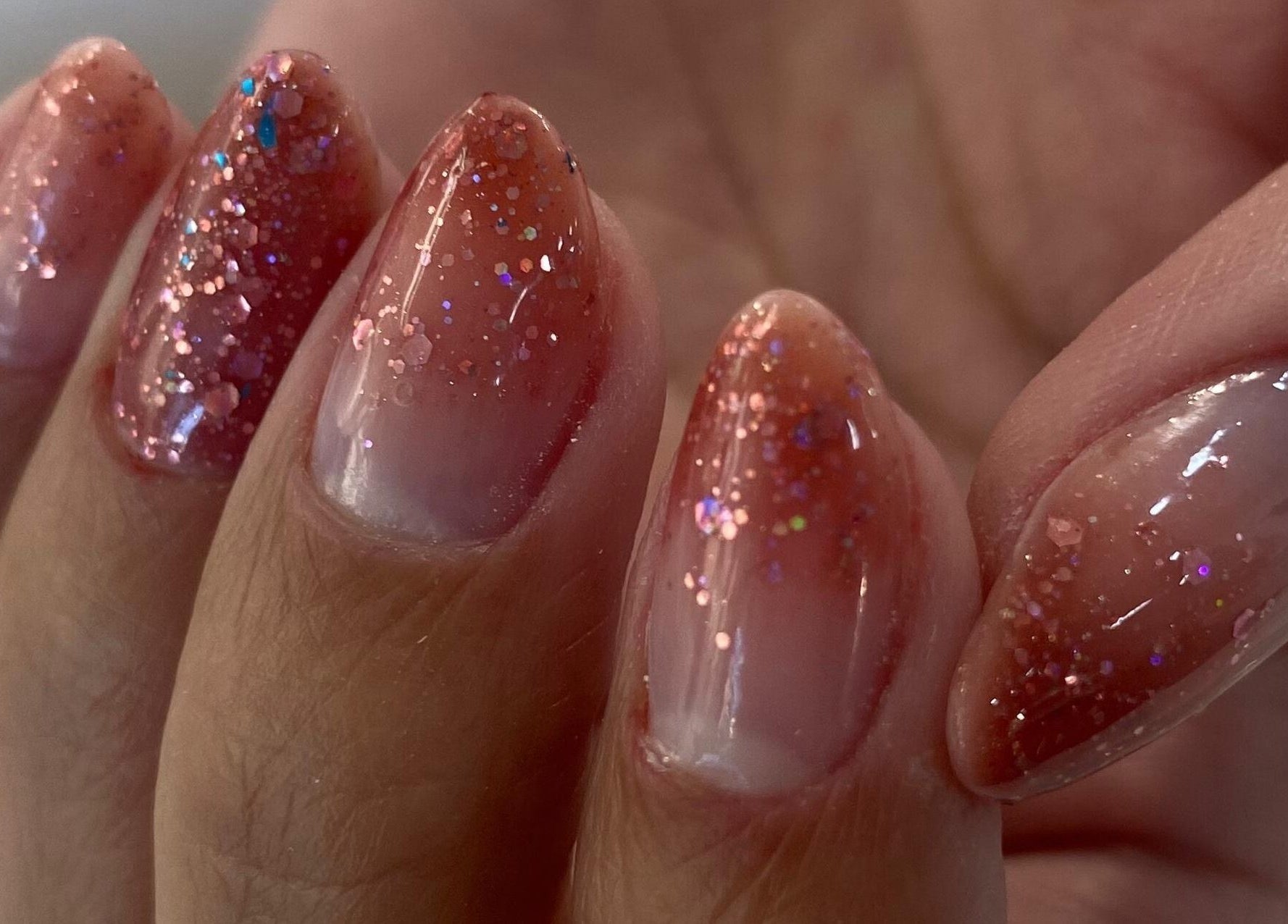 Unhas com glitter rosa feitas no Ana Carla Monteiro em Viana Do Castelo, Viana Do Castelo, PT.