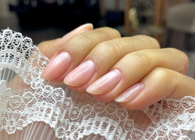 Unhas polidas com acabamento elegante em Ana Carla Monteiro, Viana Do Castelo, PT.