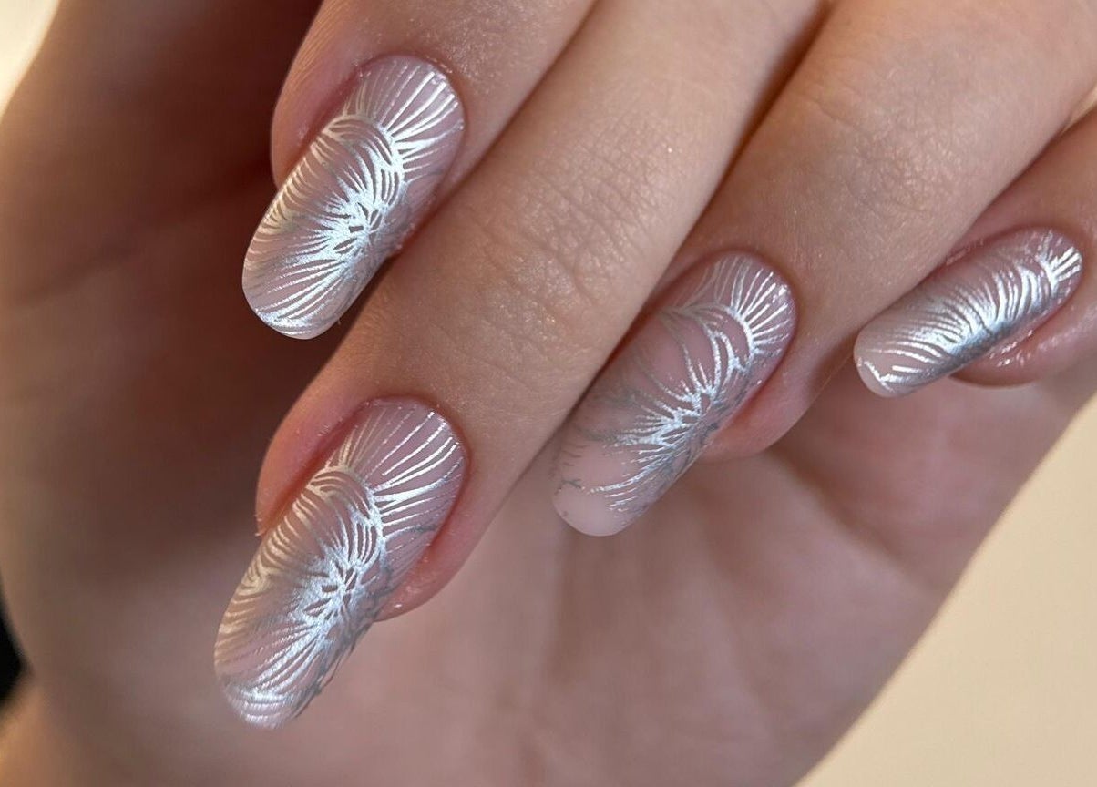 Design filigran alb pe unghii la Flossy Studio, Cluj-napoca, Județul Cluj, RO.