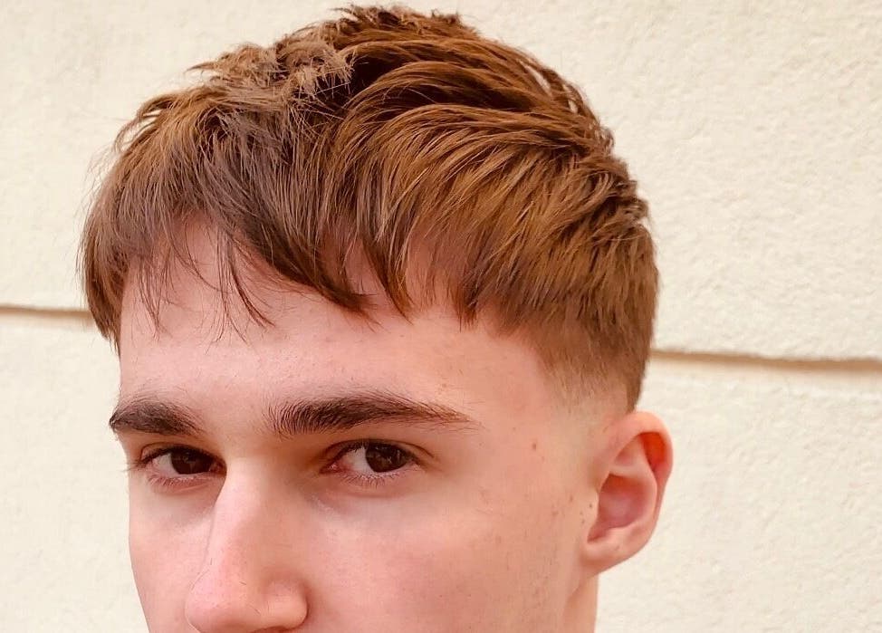 Tuns stilat la Flossy Studio Cluj-napoca, Județul Cluj, RO, pentru un look proaspăt și elegant.