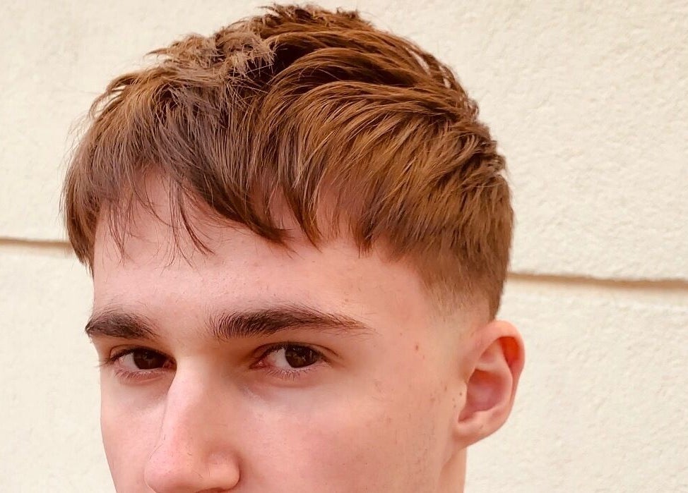 Tuns stilat la Flossy Studio Cluj-napoca, Județul Cluj, RO, pentru un look proaspăt și elegant.