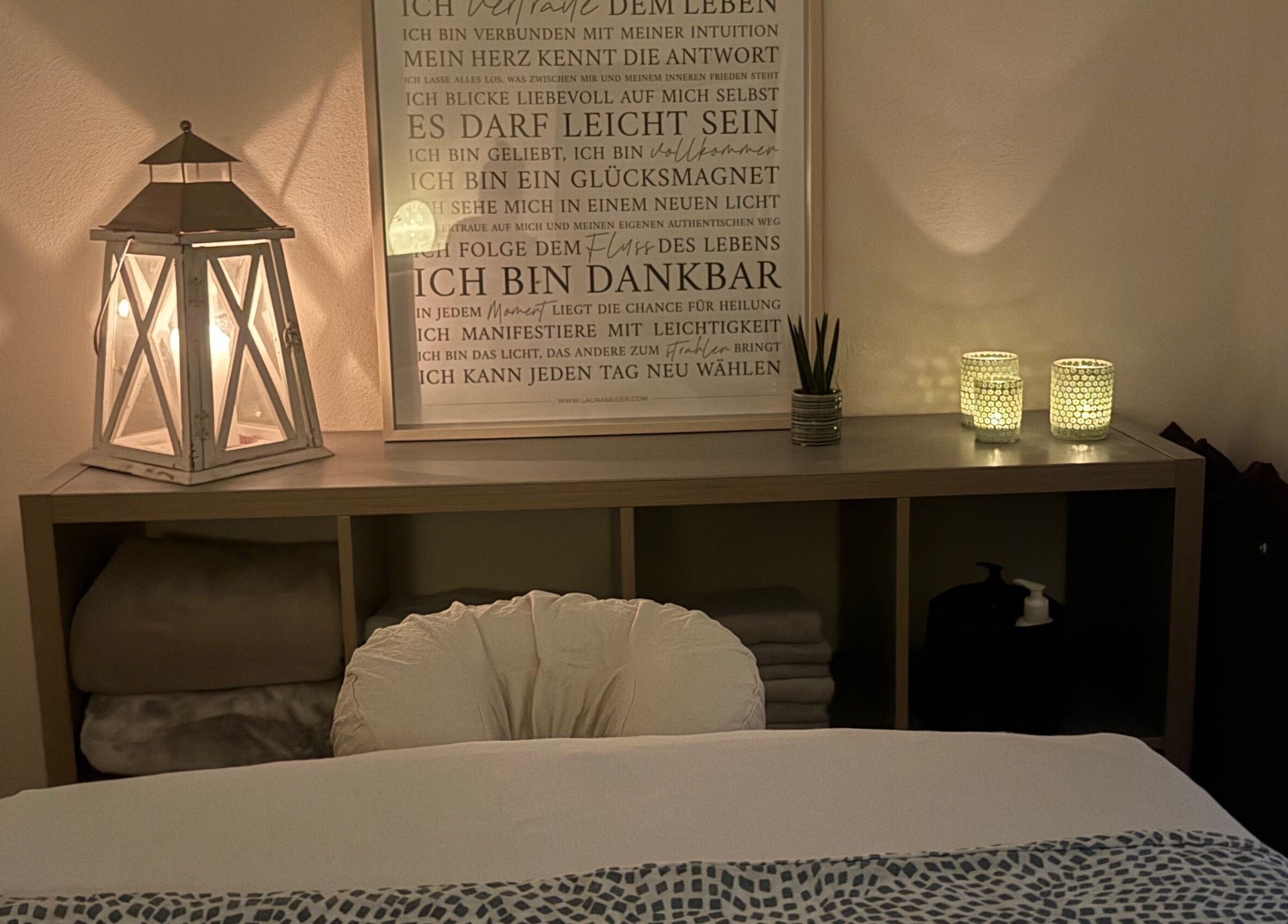 Entspannendes Ambiente bei Lisi de Fijter - ETTELBRUCK in Ettelbruck, Diekirch, LU mit Kerzenlicht und Ruhebereich.