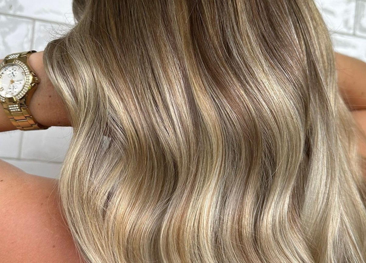 Elegant blonde hair with waves at Gracy RV, Yeerongpilly, Queensland, AU, showcasing luxurious salon styling.