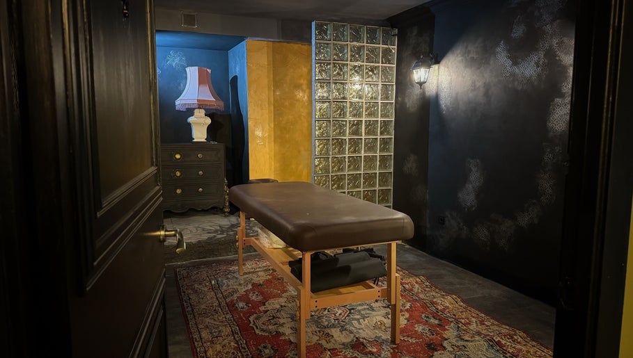 Confession massage studio image 1