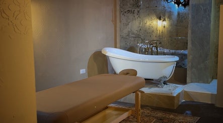 Confession massage studio image 3