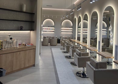 Interior moderno de Cloud Nine - Beauty Salon & Spa en Guatemala City, Guatemala Department, GT.
