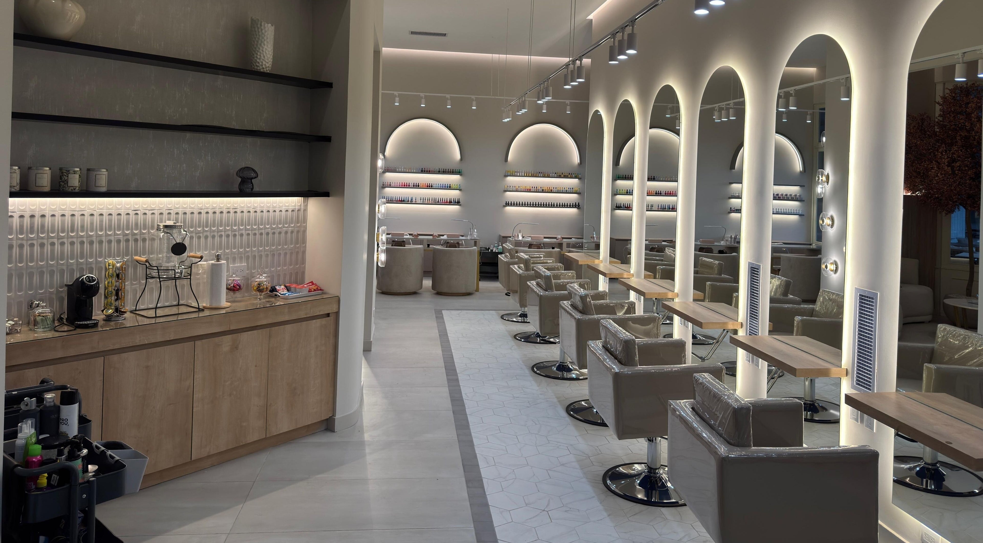 Interior moderno de Cloud Nine - Beauty Salon & Spa en Guatemala City, Guatemala Department, GT.