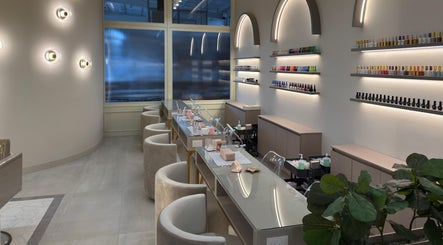 Moderno salón de uñas en Cloud Nine - Beauty Salon & Spa, Guatemala City, Guatemala Department, GT.