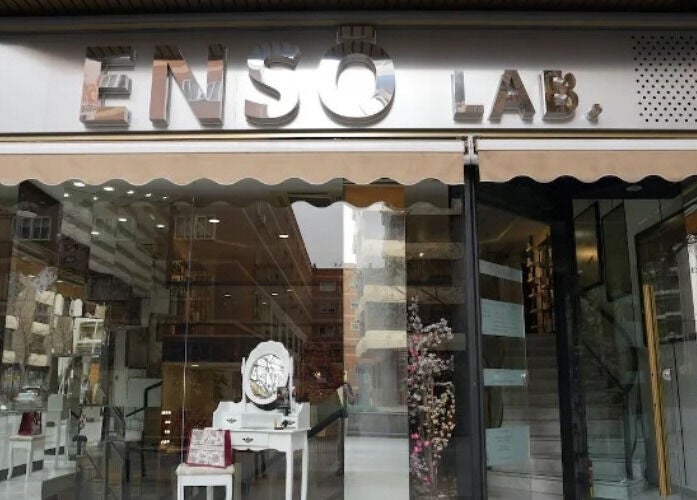 Fachada de Inés Sánchez Beauty Concept, ubicada en Granada, Andalucía, ES, con diseño moderno y acogedor.