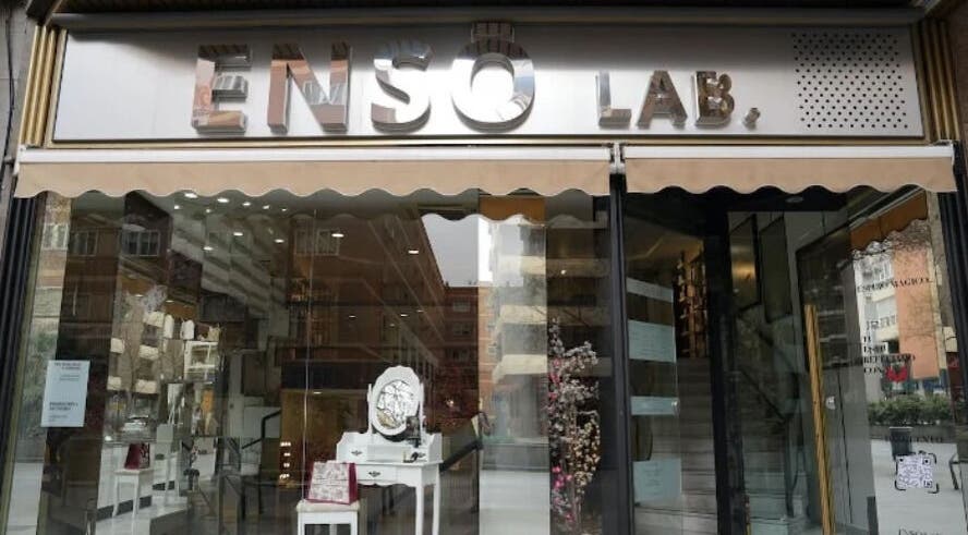 Fachada de Inés Sánchez Beauty Concept, ubicada en Granada, Andalucía, ES, con diseño moderno y acogedor.