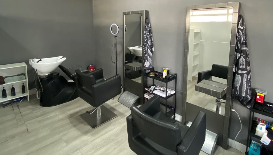 Machado’s Barbershop slika 1