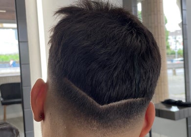 Estilo moderno de corte de cabelo em Machado’s Barbershop, Braga, Braga, PT.