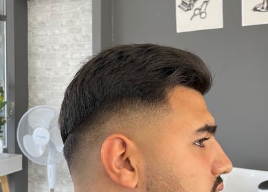 Corte de cabelo moderno em Machado’s Barbershop, Braga, Braga, PT.