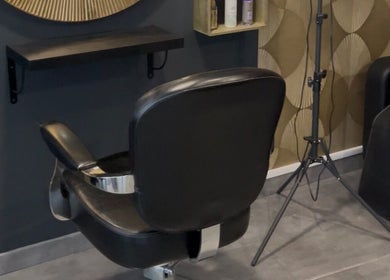 Fauteuil stylisé chez L'Art D'Enora, Chaumes-en-retz, Pays De La Loire, FR.
