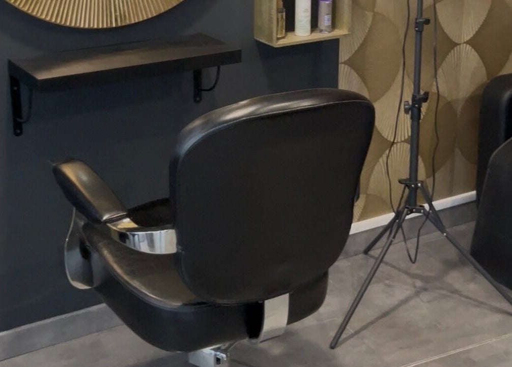 Fauteuil stylisé chez L'Art D'Enora, Chaumes-en-retz, Pays De La Loire, FR.