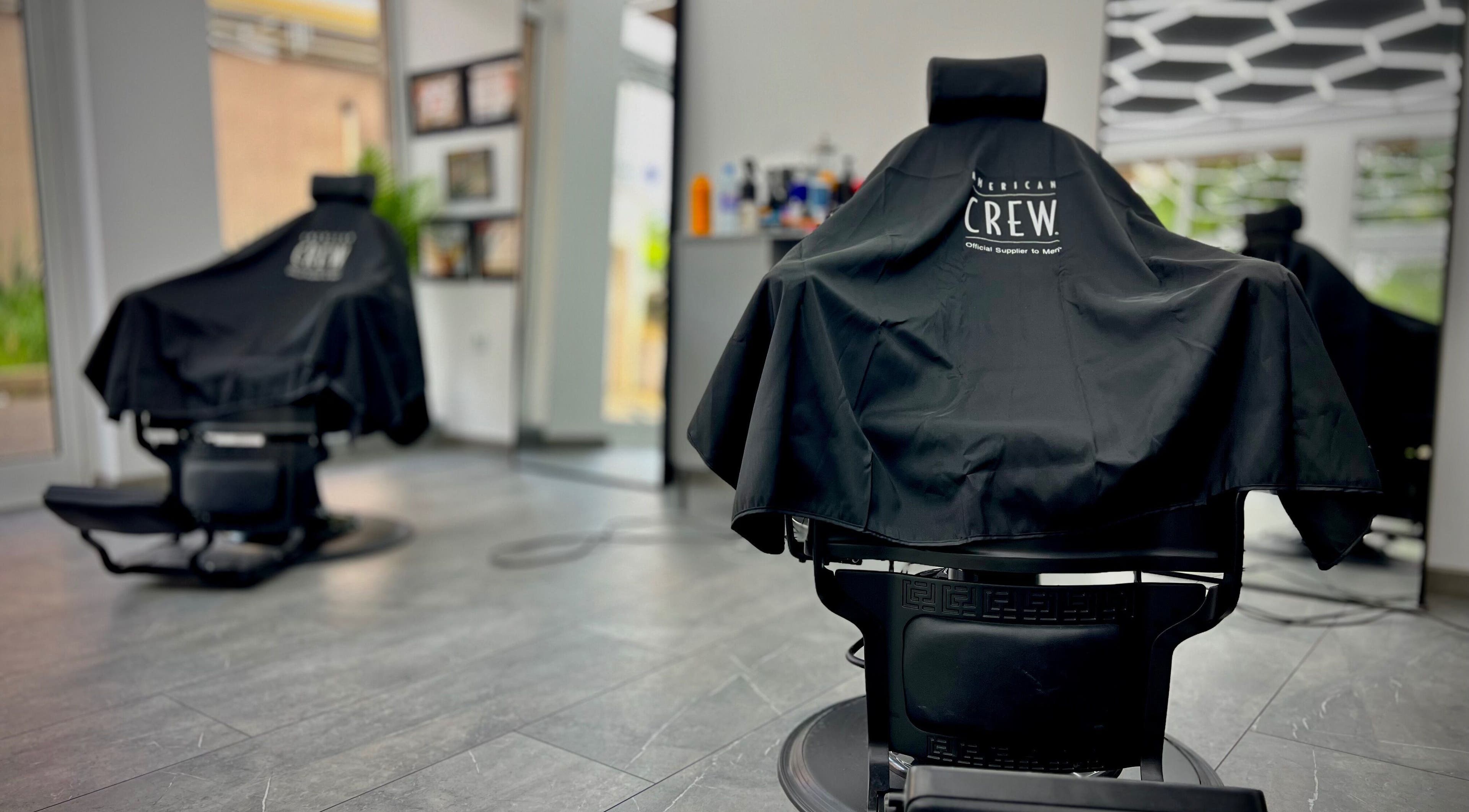 Интериор на DIVO barberstudio в Бургас, Бургас, BG с модерни столове.